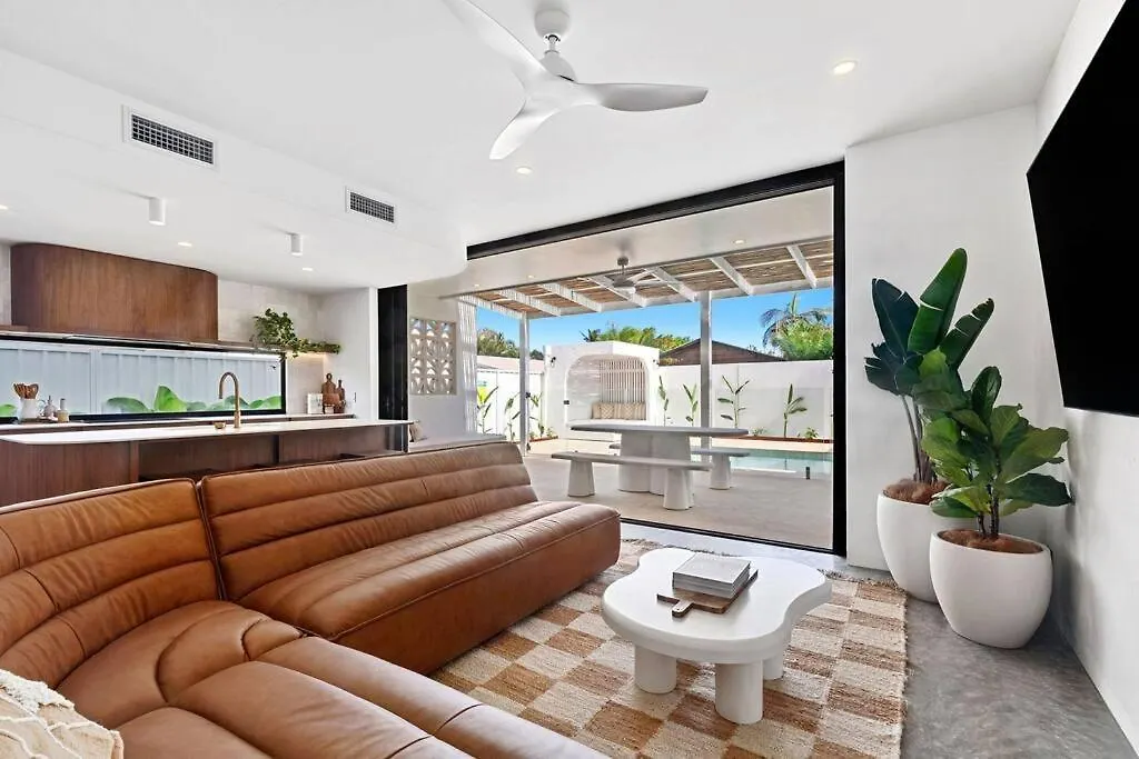 Beachside Villa With Heated Pool Marcoola Appartamento