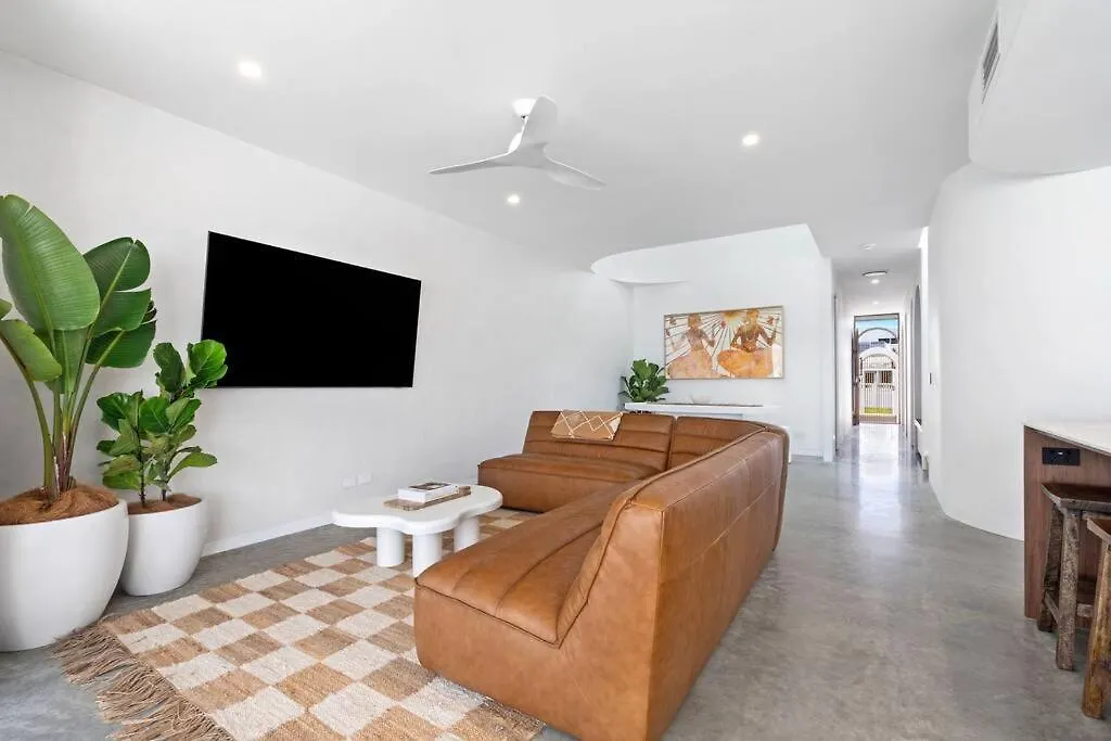 Beachside Villa With Heated Pool Marcoola